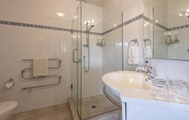 King Ensuite Room bathroom