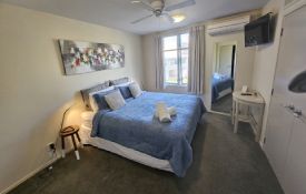 King-Size Bed and Spa Bath