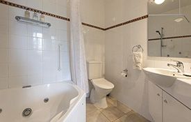 King-Size Bed and Spa Bath bathroom
